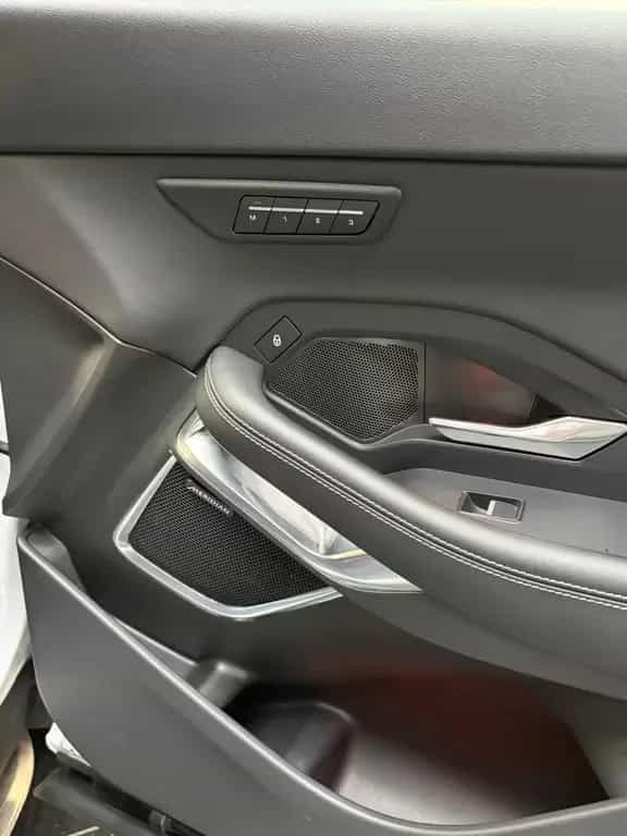 Jaguar E-Pace R-Dynamic HSE AWD ACC Memory HUD Pano LED 06/2018-photo-15