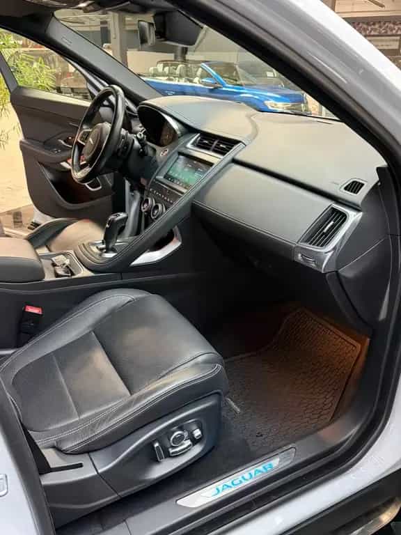 Jaguar E-Pace R-Dynamic HSE AWD ACC Memory HUD Pano LED 06/2018-photo-16