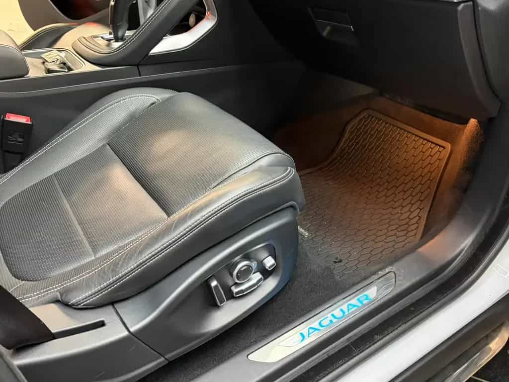 Jaguar E-Pace R-Dynamic HSE AWD ACC Memory HUD Pano LED 06/2018-photo-18
