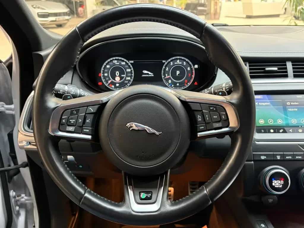 Jaguar E-Pace R-Dynamic HSE AWD ACC Memory HUD Pano LED 06/2018-photo-20