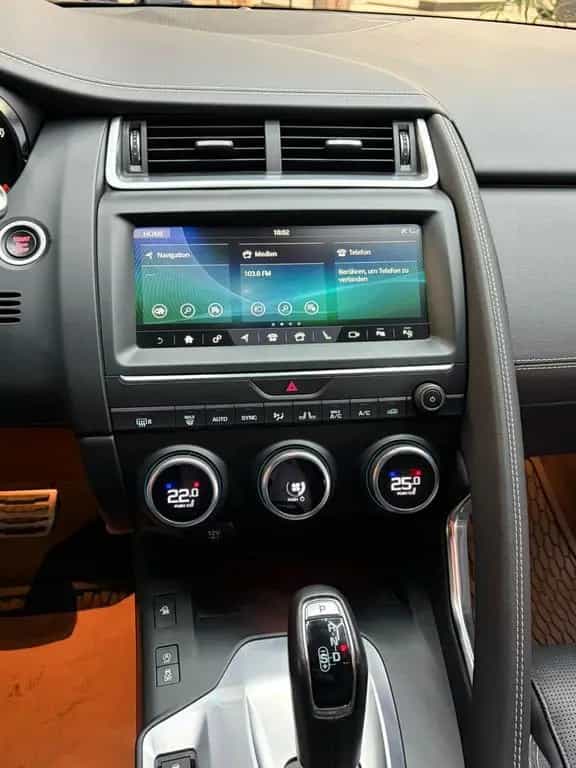 Jaguar E-Pace R-Dynamic HSE AWD ACC Memory HUD Pano LED 06/2018-photo-24