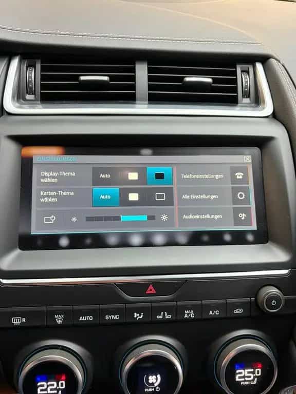 Jaguar E-Pace R-Dynamic HSE AWD ACC Memory HUD Pano LED 06/2018-photo-31