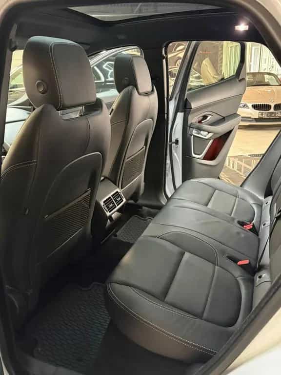 Jaguar E-Pace R-Dynamic HSE AWD ACC Memory HUD Pano LED 06/2018-photo-35