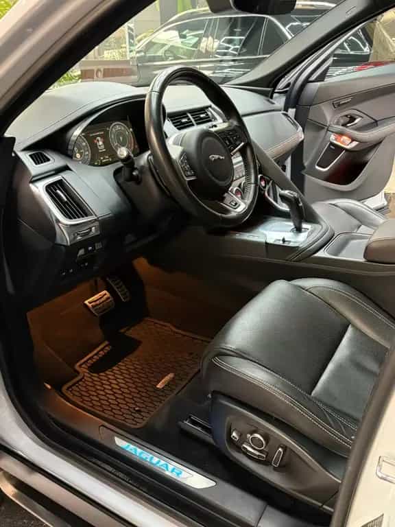 Jaguar E-Pace R-Dynamic HSE AWD ACC Memory HUD Pano LED 06/2018-photo-9