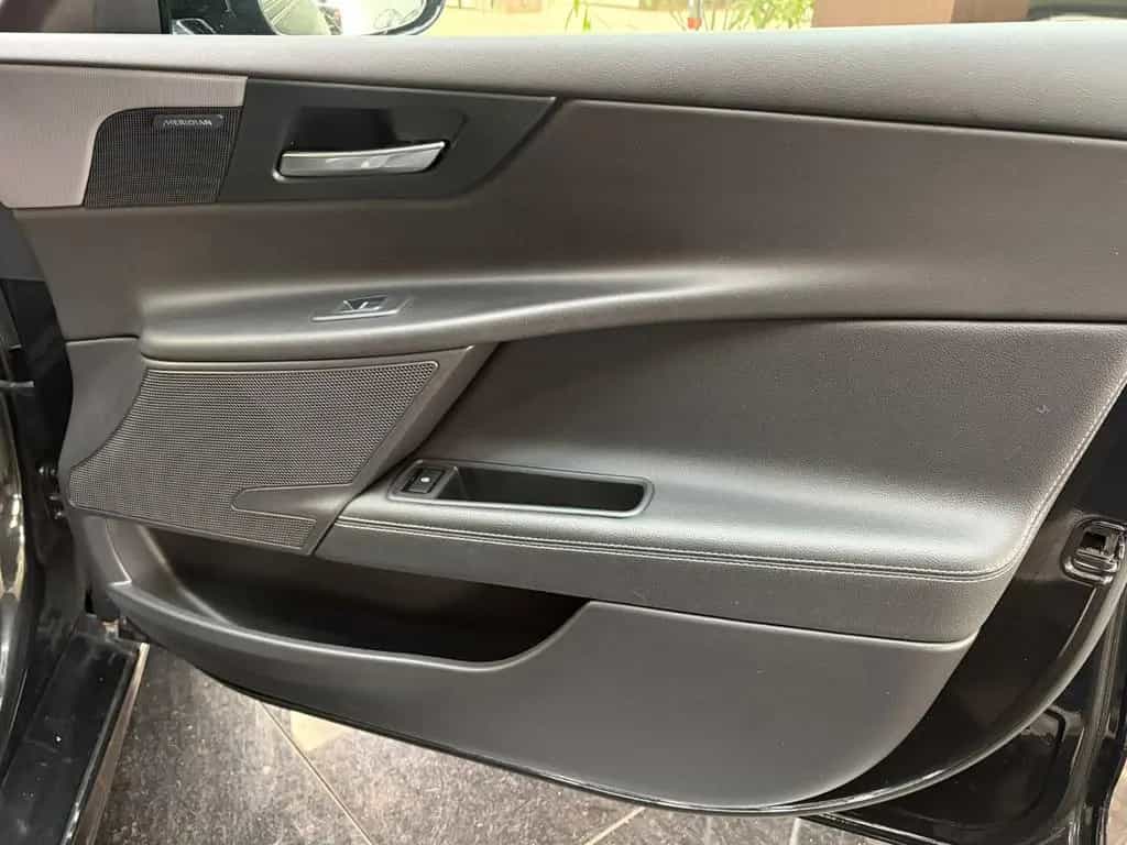 Jaguar XE R-Sport Navi Tempo Kamera Komfort Keyless LED 11/2015-photo-12