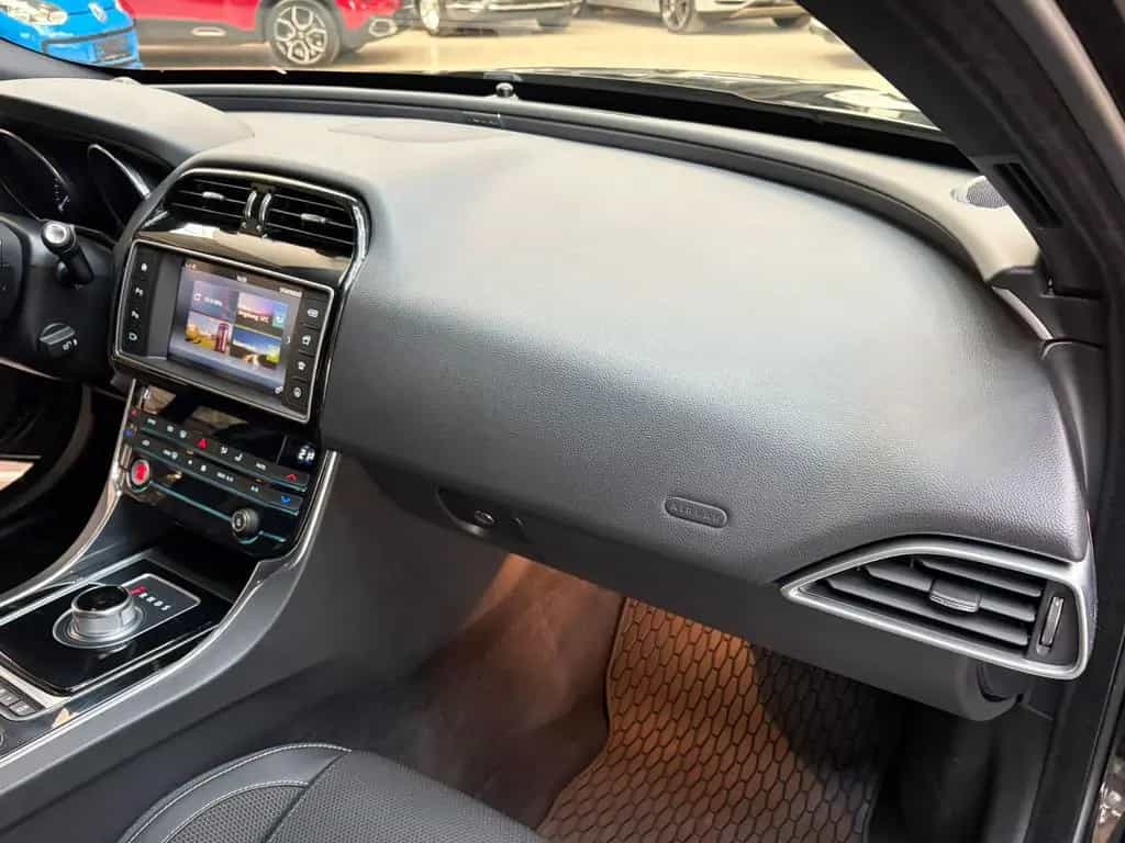 Jaguar XE R-Sport Navi Tempo Kamera Komfort Keyless LED 11/2015-photo-14