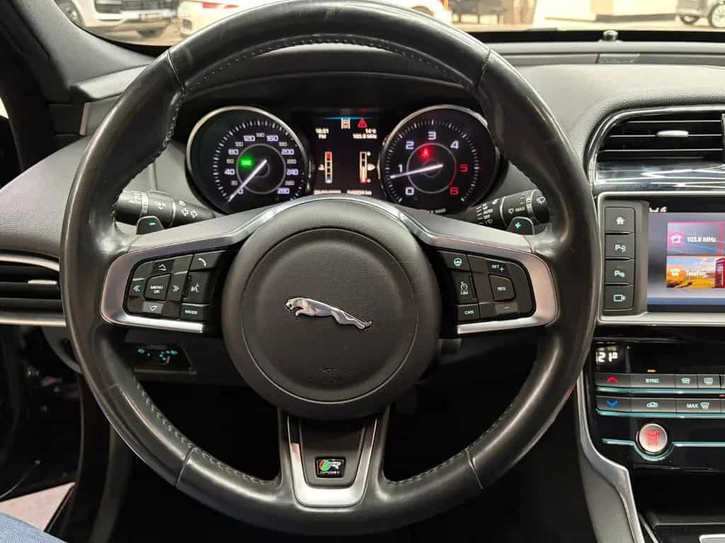Jaguar XE R-Sport Navi Tempo Kamera Komfort Keyless LED 11/2015-photo-17