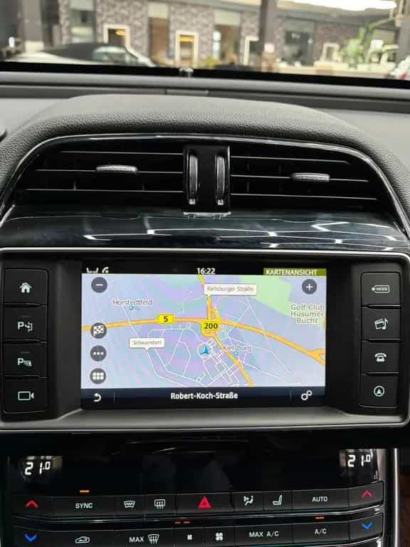 Jaguar XE R-Sport Navi Tempo Kamera Komfort Keyless LED 11/2015-photo-24