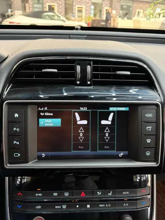 Jaguar XE R-Sport Navi Tempo Kamera Komfort Keyless LED 11/2015-photo-27
