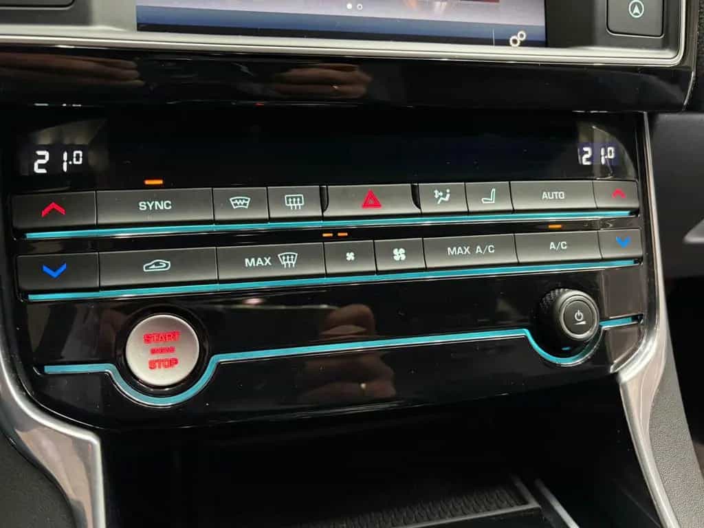 Jaguar XE R-Sport Navi Tempo Kamera Komfort Keyless LED 11/2015-photo-28