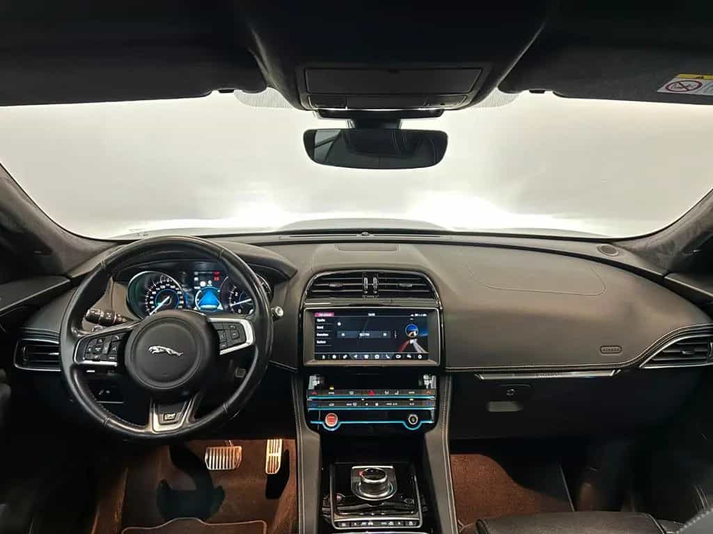 Jaguar F-Pace R-Sport AWD*AHK-Black-Kamera-Leder* 07/2019-photo-12
