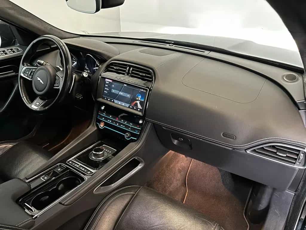 Jaguar F-Pace R-Sport AWD*AHK-Black-Kamera-Leder* 07/2019-photo-15