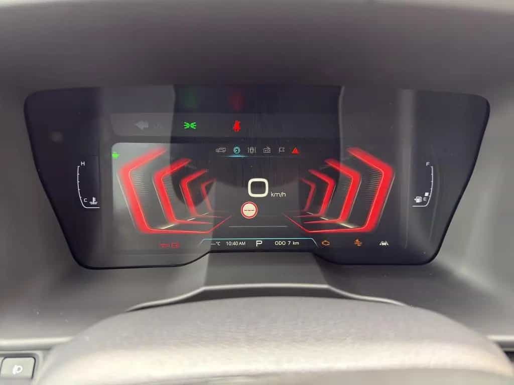 KGM Tivoli Nomad+ 1.5 2WD *LED/SHZ/RFK/App/PDC* null-photo-14