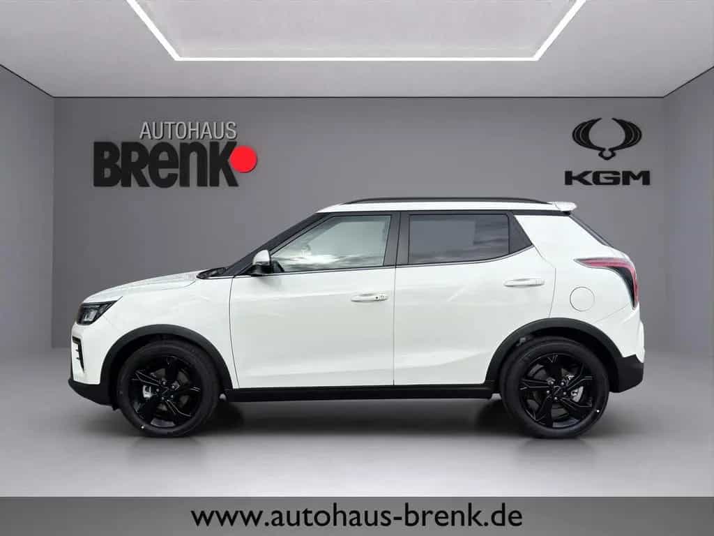 KGM Tivoli Nomad+ 1.5 2WD *LED/SHZ/RFK/App/PDC* null-photo-2