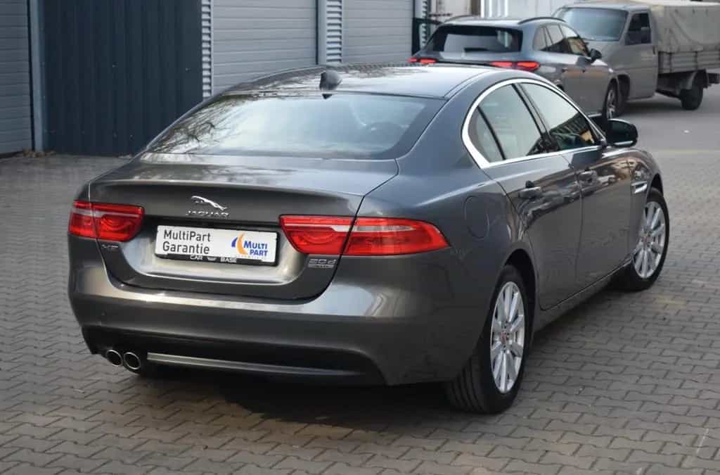 Jaguar XE Prestige AWD 05/2017-photo-10