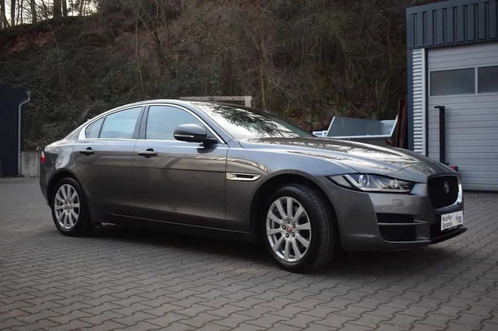 Jaguar XE Prestige AWD 05/2017-photo-12