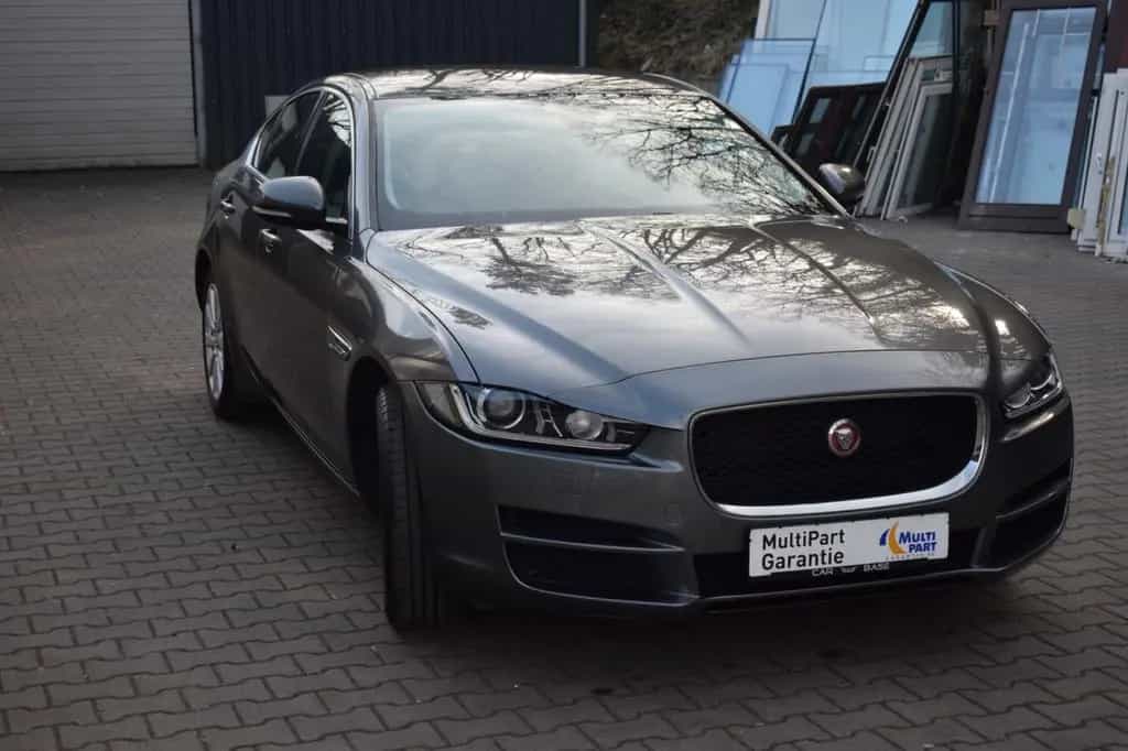 Jaguar XE Prestige AWD 05/2017-photo-13