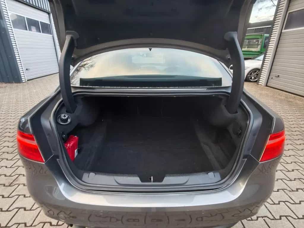 Jaguar XE Prestige AWD 05/2017-photo-14