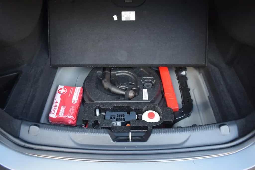 Jaguar XE Prestige AWD 05/2017-photo-15