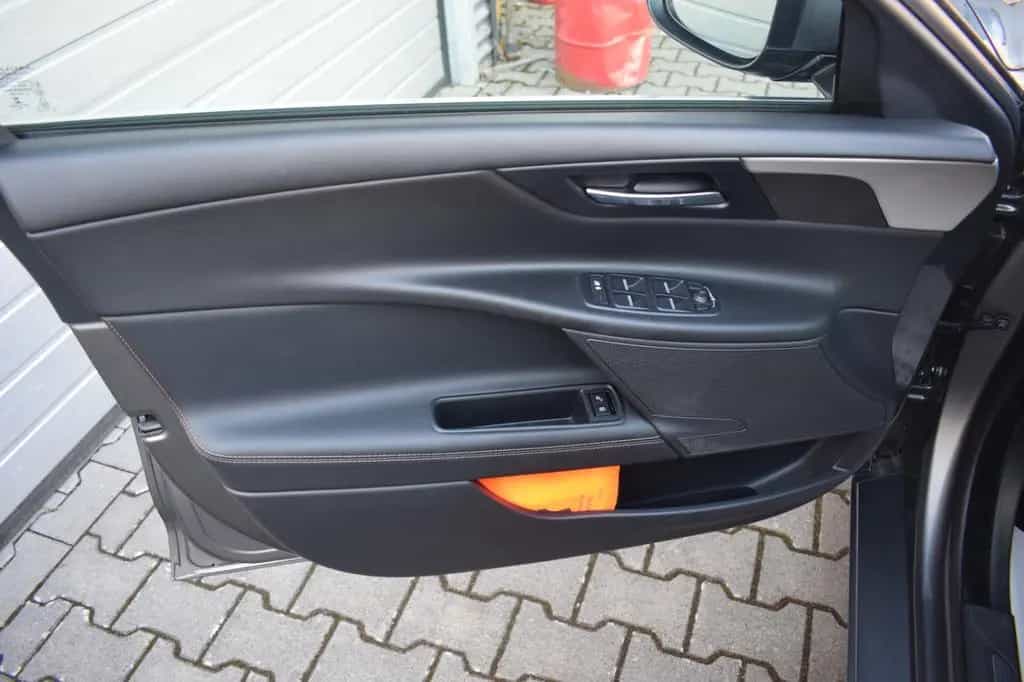 Jaguar XE Prestige AWD 05/2017-photo-18