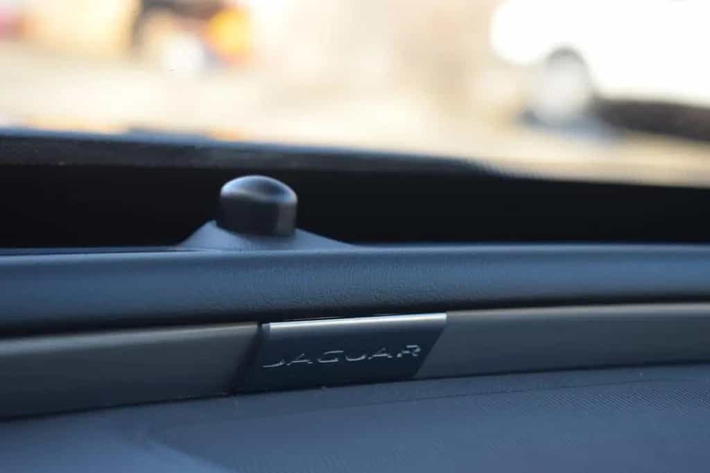 Jaguar XE Prestige AWD 05/2017-photo-28