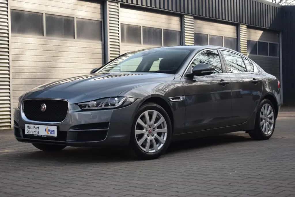 Jaguar XE Prestige AWD 05/2017-photo-3