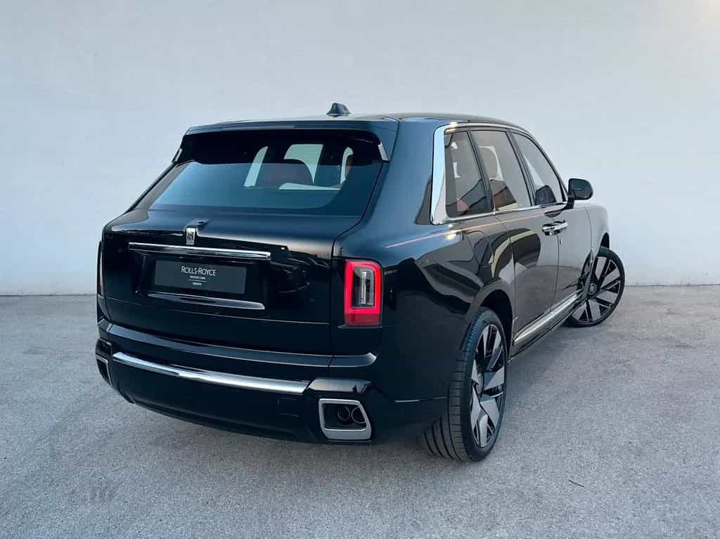 Rolls-Royce Cullinan - null-photo-1