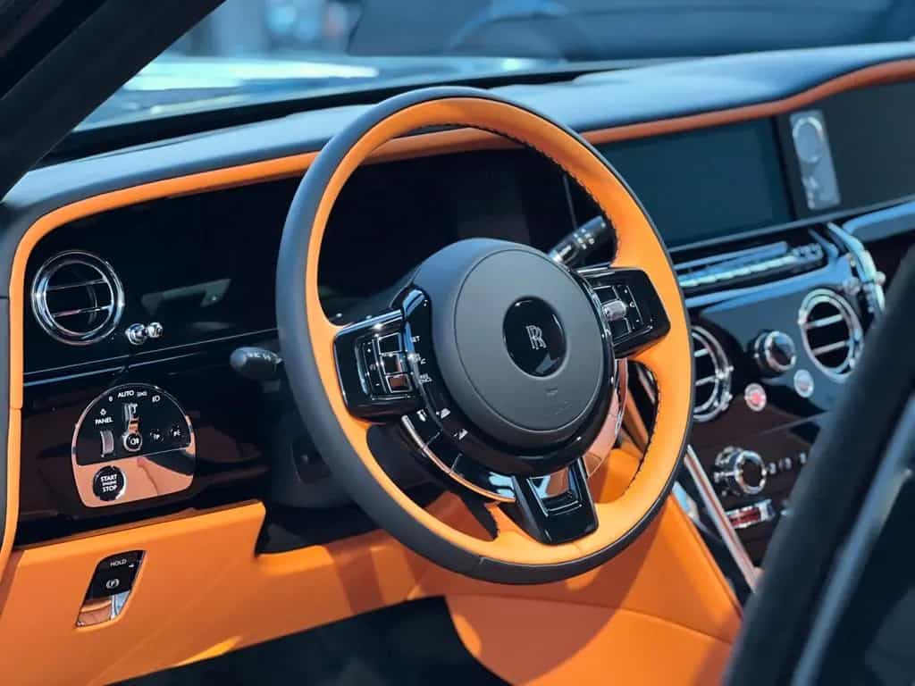 Rolls-Royce Cullinan - null-photo-10