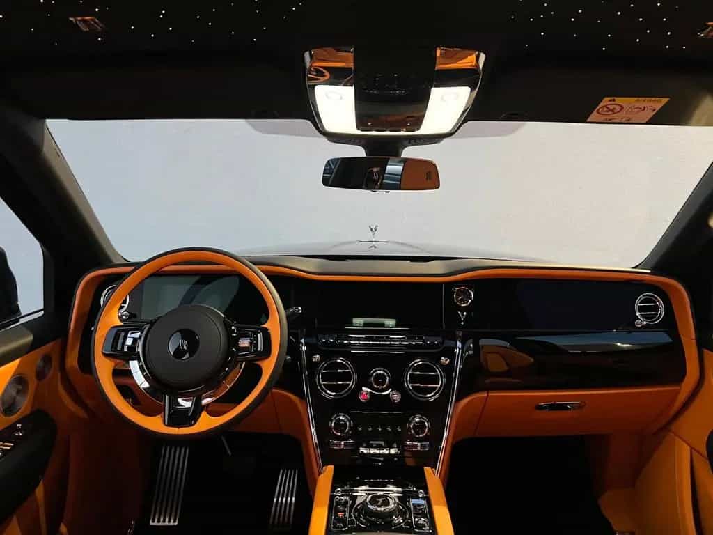 Rolls-Royce Cullinan - null-photo-11