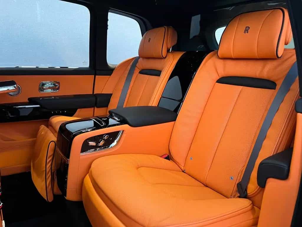 Rolls-Royce Cullinan - null-photo-16