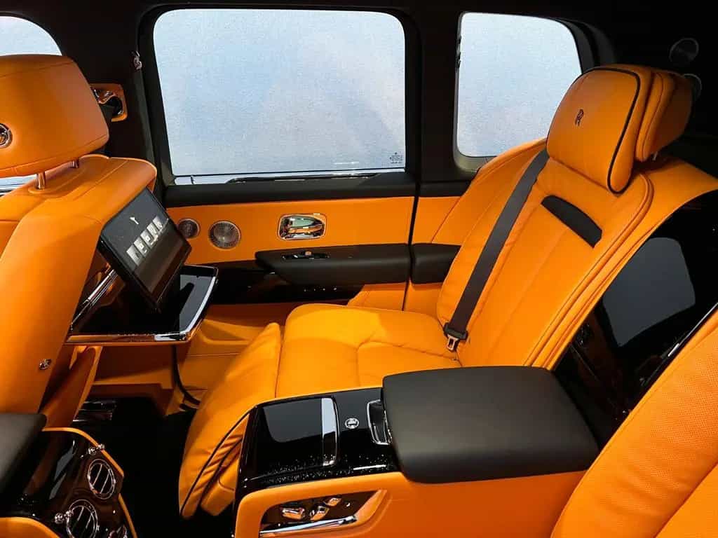 Rolls-Royce Cullinan - null-photo-17
