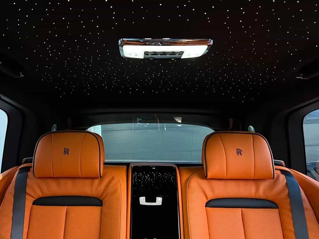 Rolls-Royce Cullinan - null-photo-18