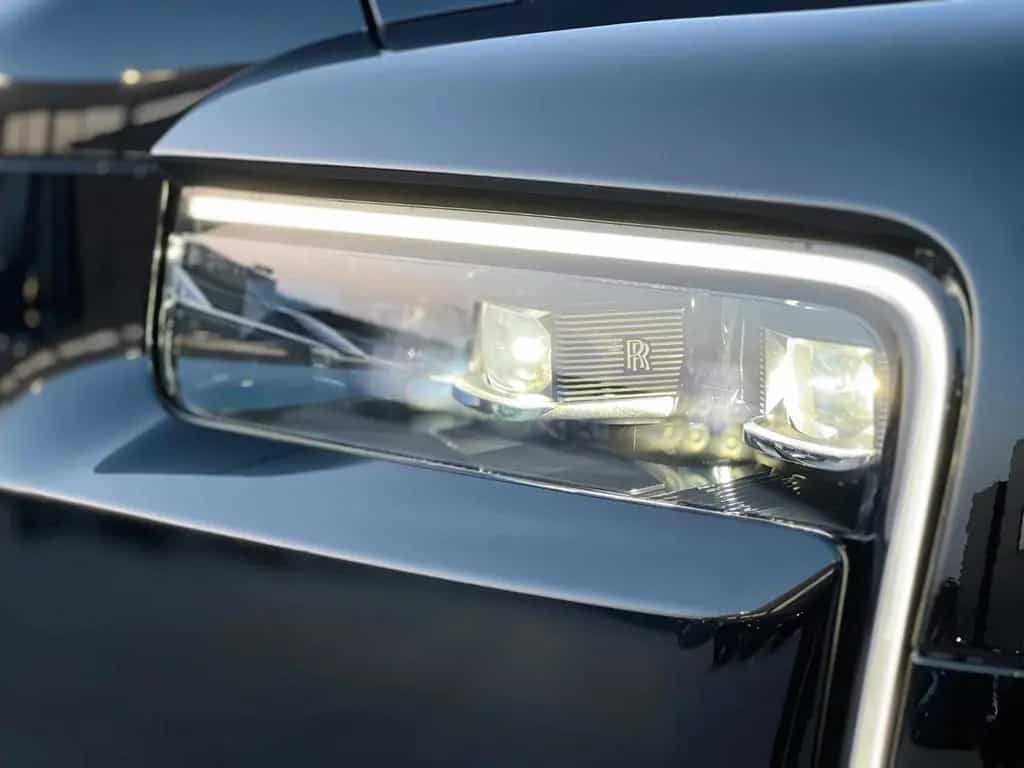 Rolls-Royce Cullinan - null-photo-8
