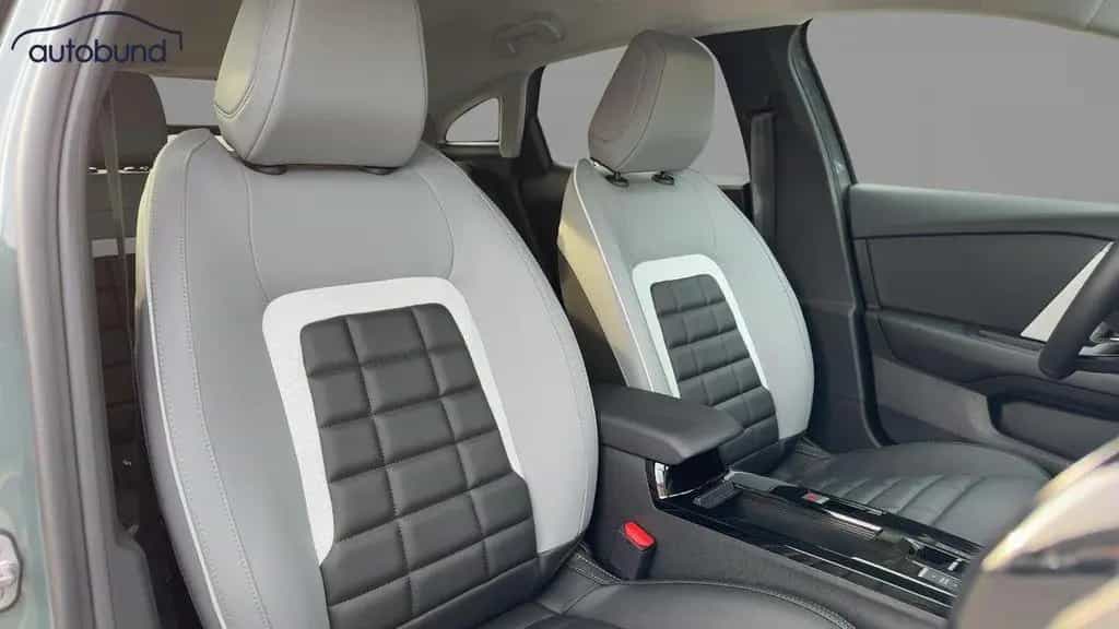 Citroën C4 III 1,2 PT Autom. Max Alu KA LED Link NAV NBA 11/2025-photo-5