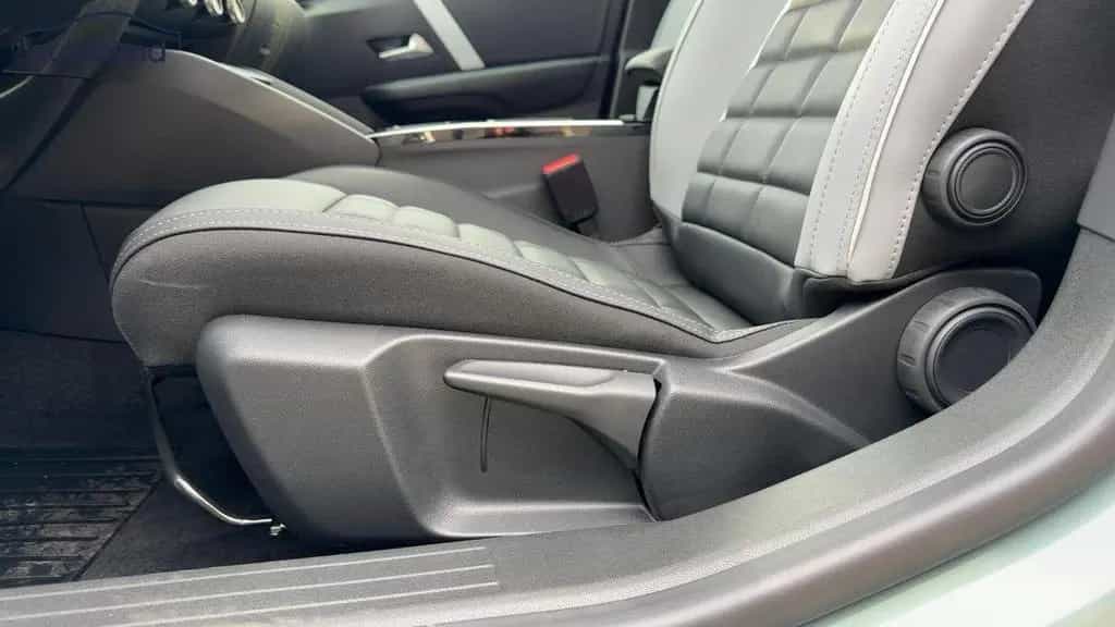 Citroën C4 III 1,2 PT Autom. Max Alu KA LED Link NAV NBA 11/2025-photo-12