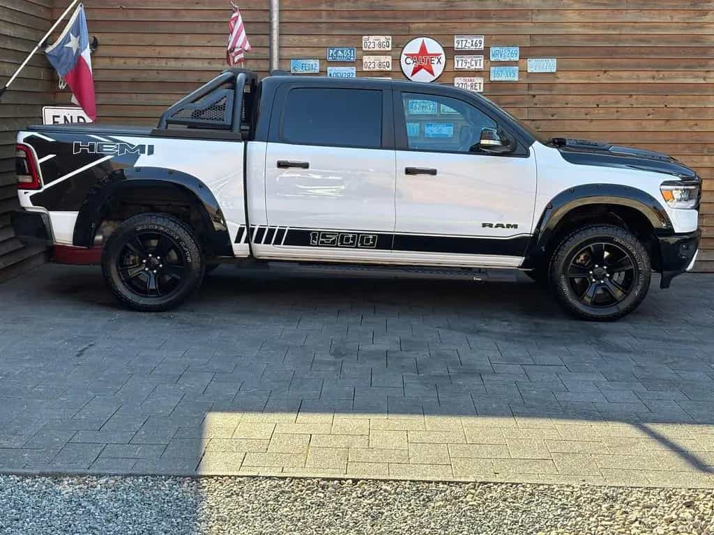 Dodge RAM 1500 Laramie 5.7L 12Zoll Display 4x4 AHK 06/2021-photo-17