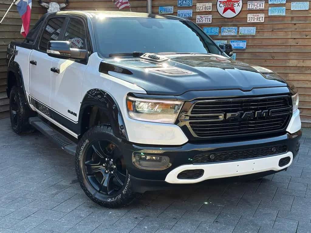 Dodge RAM 1500 Laramie 5.7L 12Zoll Display 4x4 AHK 06/2021-photo-2