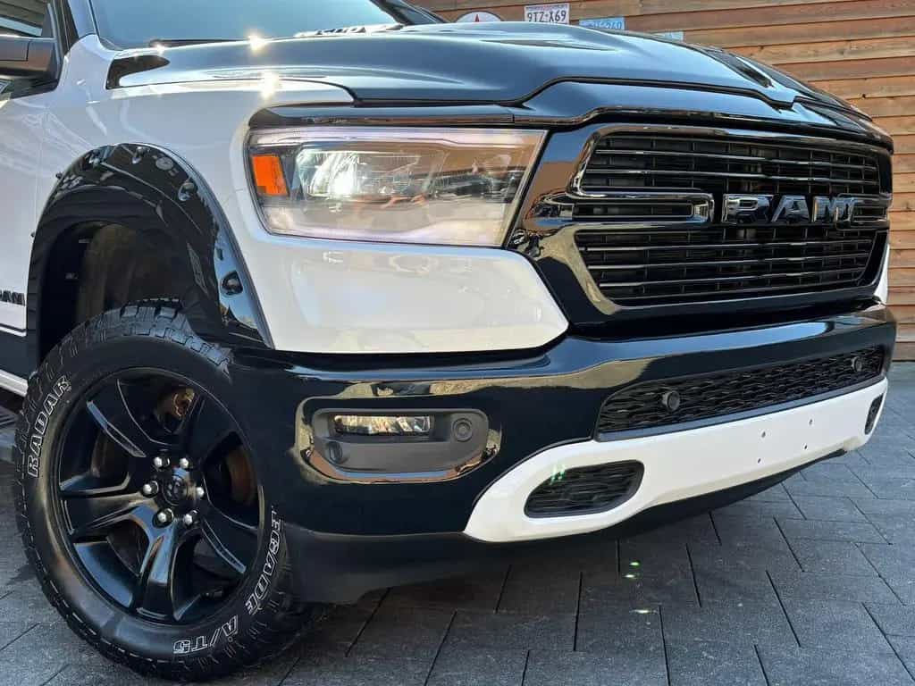 Dodge RAM 1500 Laramie 5.7L 12Zoll Display 4x4 AHK 06/2021-photo-3