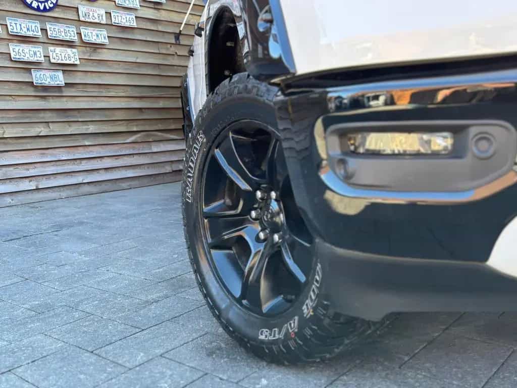 Dodge RAM 1500 Laramie 5.7L 12Zoll Display 4x4 AHK 06/2021-photo-4