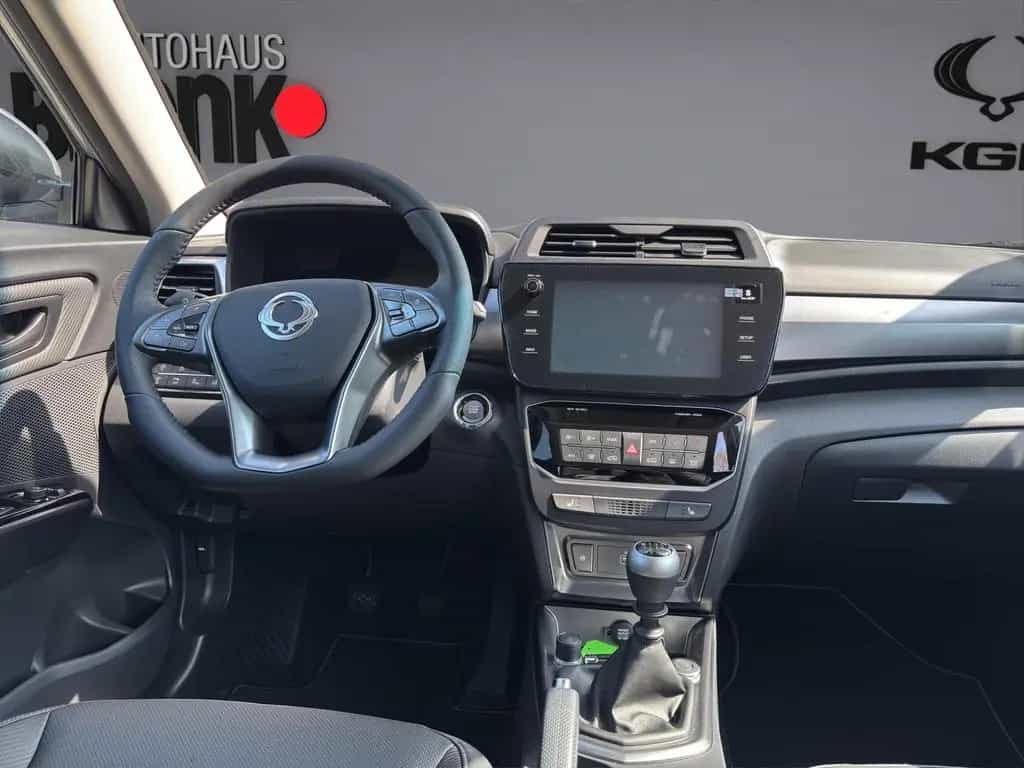KGM Tivoli Nomad+ 1.5 2WD *LED/SHZ/RFK/App/PDC* null-photo-10