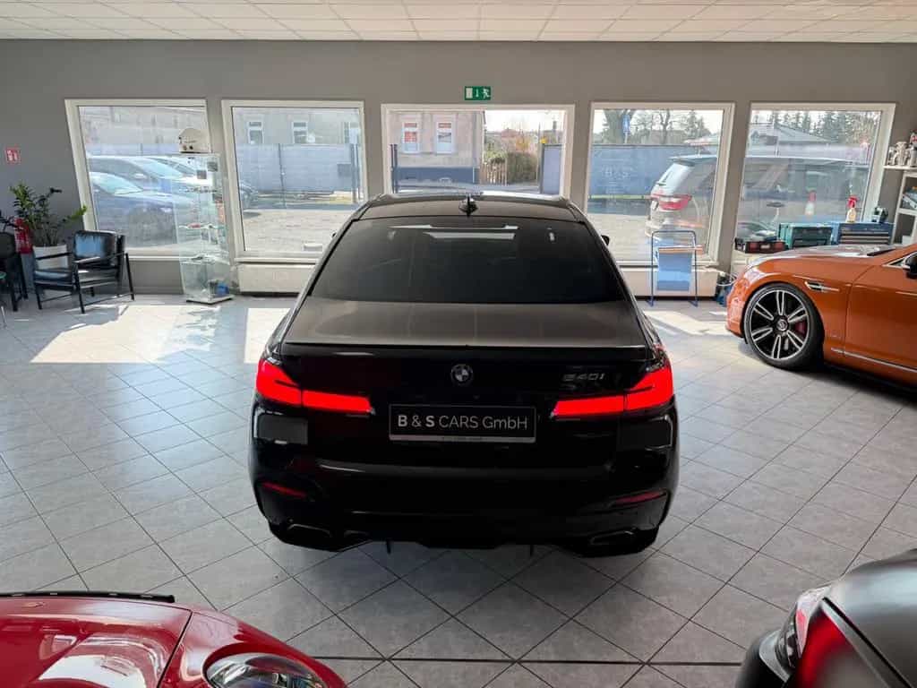 BMW 5 Series 540i xDrive M.pak M-Perf  Lci Lacer Look 07/2017-photo-10