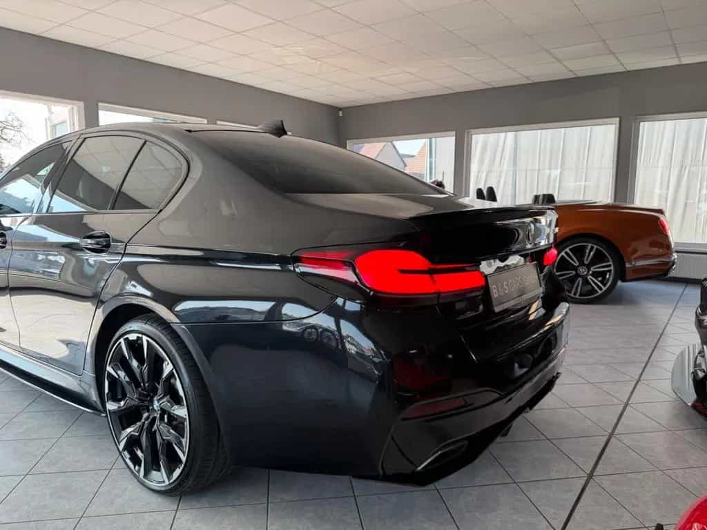 BMW 5 Series 540i xDrive M.pak M-Perf  Lci Lacer Look 07/2017-photo-11
