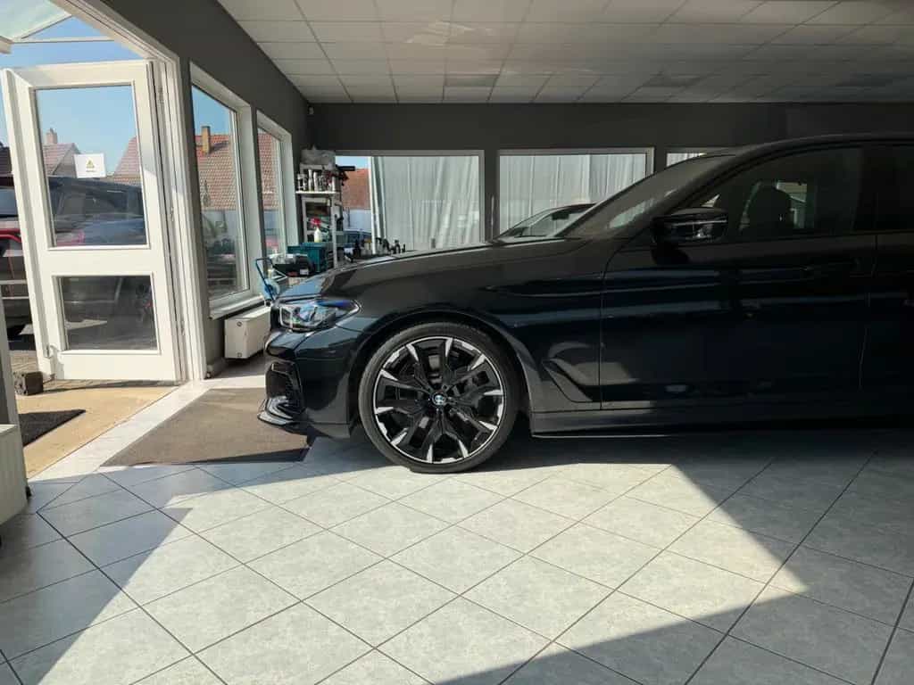 BMW 5 Series 540i xDrive M.pak M-Perf  Lci Lacer Look 07/2017-photo-13