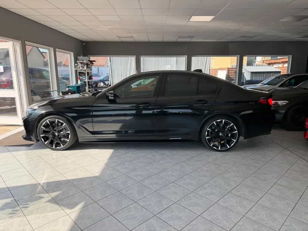 BMW 5 Series 540i xDrive M.pak M-Perf  Lci Lacer Look 07/2017-photo-14