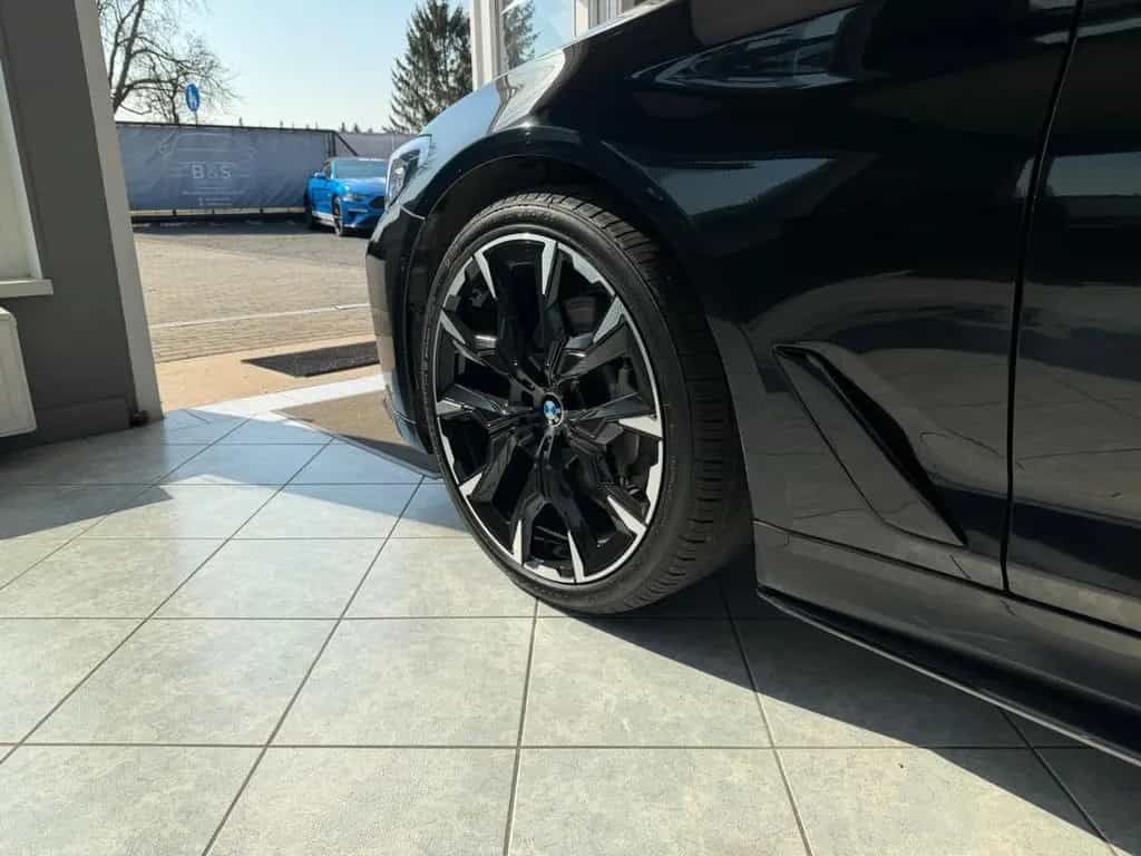 BMW 5 Series 540i xDrive M.pak M-Perf  Lci Lacer Look 07/2017-photo-15