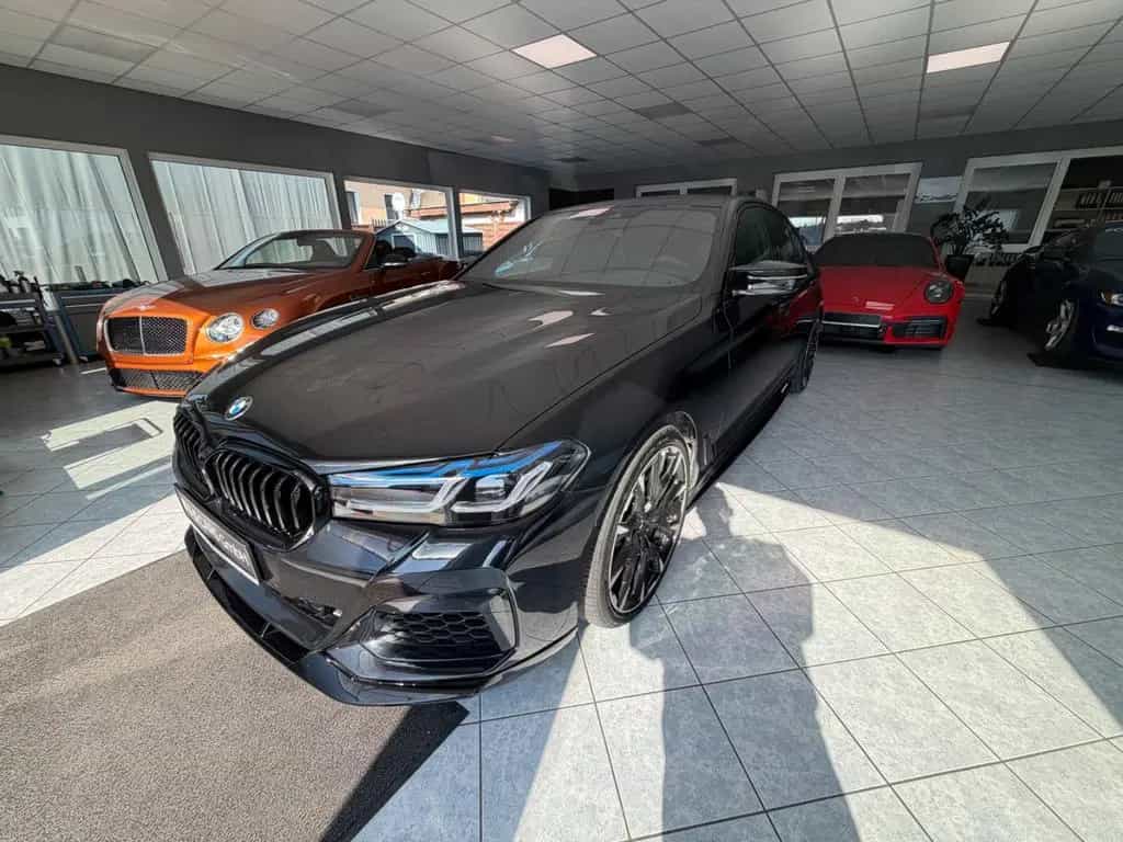 BMW 5 Series 540i xDrive M.pak M-Perf  Lci Lacer Look 07/2017-photo-17