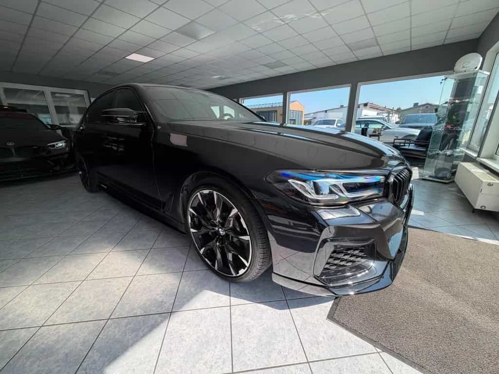 BMW 5 Series 540i xDrive M.pak M-Perf  Lci Lacer Look 07/2017-photo-18