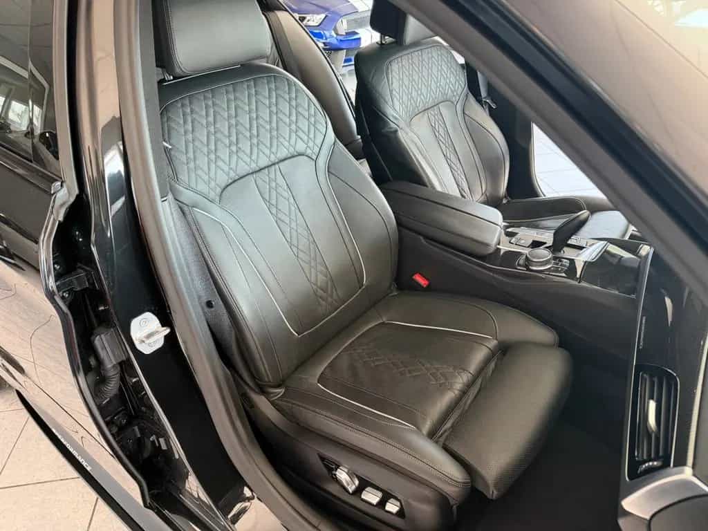 BMW 5 Series 540i xDrive M.pak M-Perf  Lci Lacer Look 07/2017-photo-27