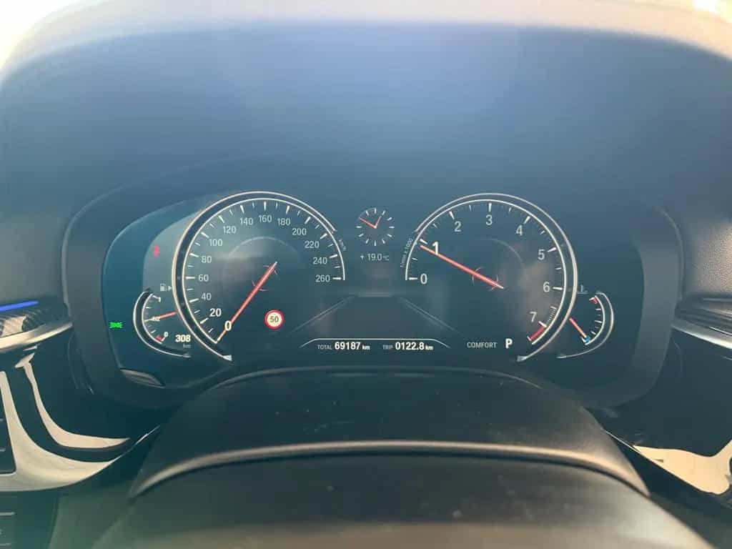 BMW 5 Series 540i xDrive M.pak M-Perf  Lci Lacer Look 07/2017-photo-33