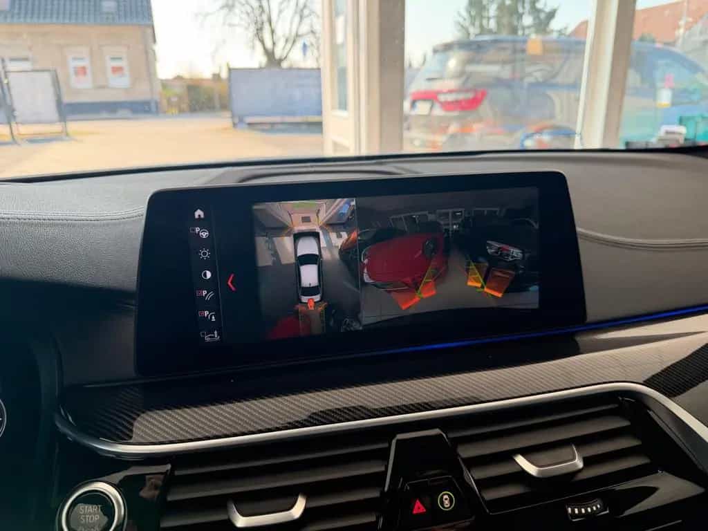 BMW 5 Series 540i xDrive M.pak M-Perf  Lci Lacer Look 07/2017-photo-34